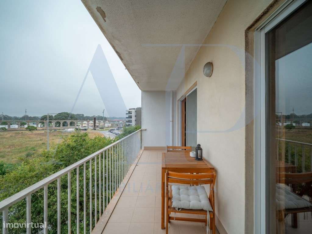 Apartamento T3 com varanda, e localização privilegiada em Vila do C...-0