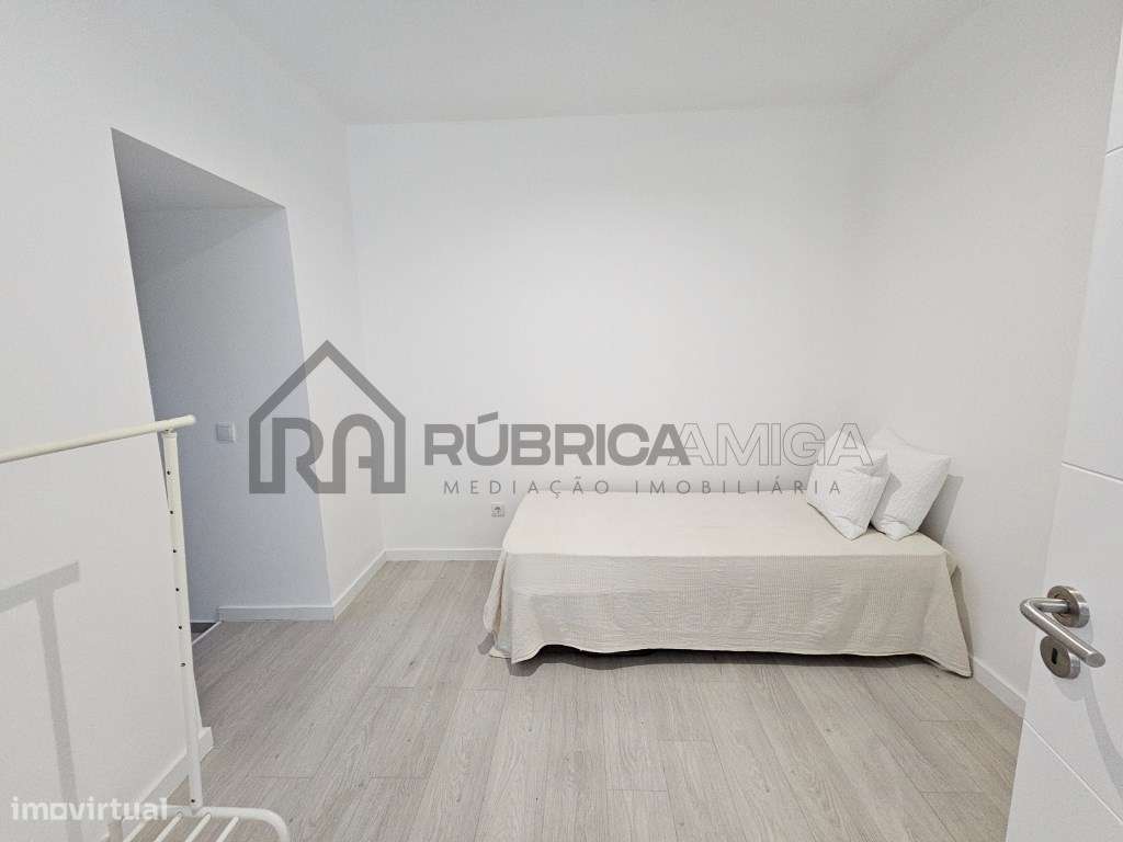 Moradia V2 em Loulé renovada com terraço e logradouro-9