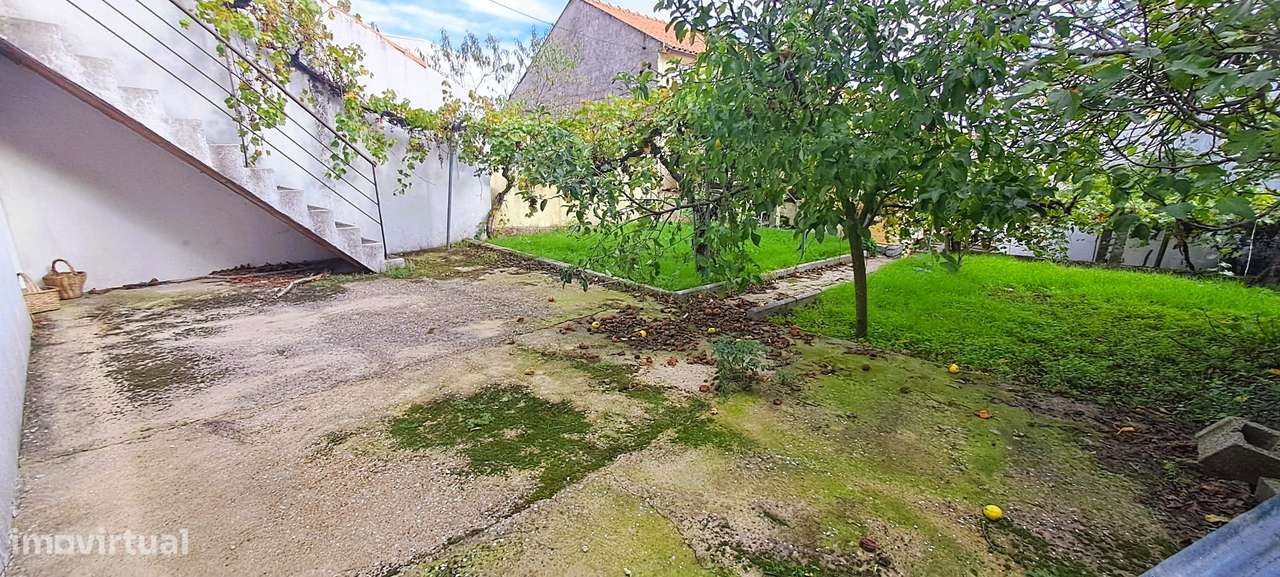Moradia T5 com garagem e jardim em Miranda do Douro-56