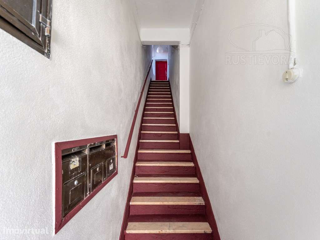 Apartamento de 1º andar com 3 assoalhadas e terraço-12