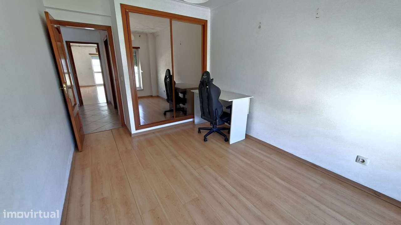 Apartamento T2+1 com 209m2 , garagem no Montijo-10