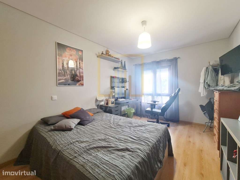 Apartamento T3 com Terraço e 3 WC, em Lagoa.-35