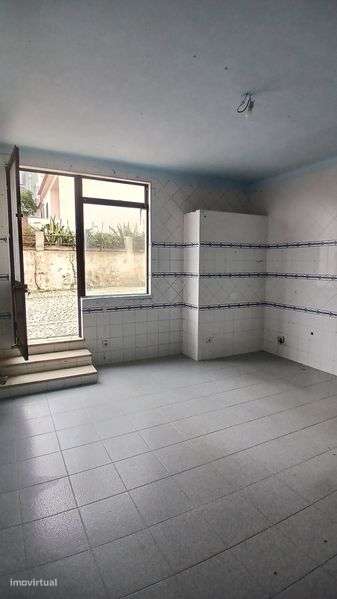 Loja na Praia da Areia Branca-Lourinhã - Grande imagem: 4/5