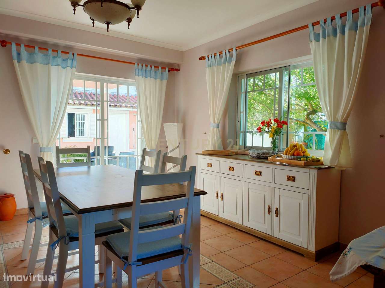 Moradia na Carrasqueira em Sesimbra com Piscina e Jardim-11