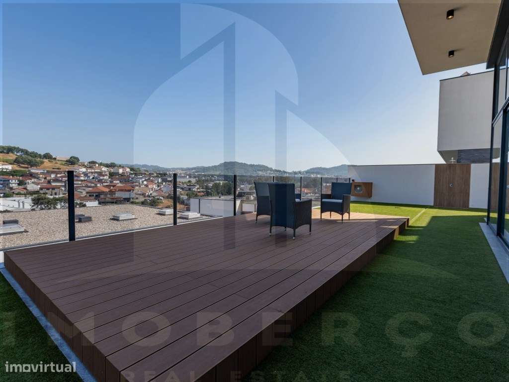 Moradia T3 de Luxo em Creixomil - Como Nova-8