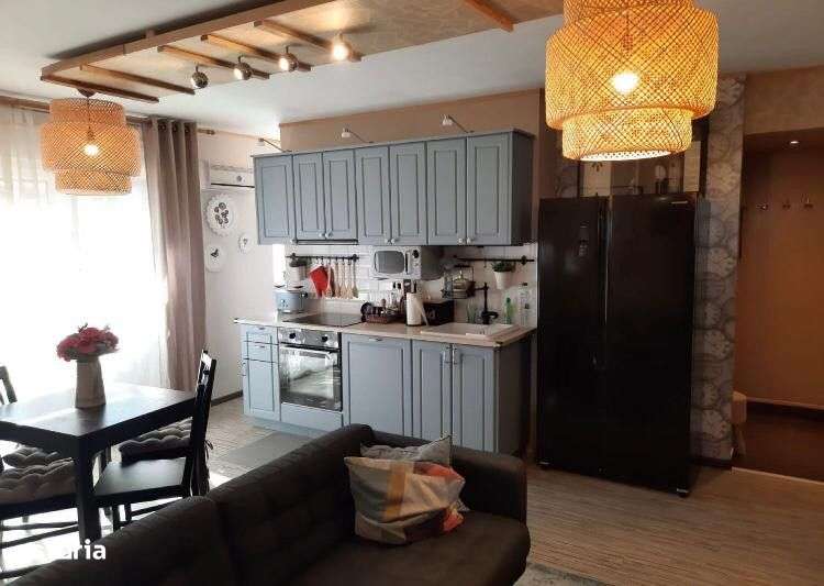 apartament cu 2 camere,2 balcoane si garaj - Imagine principală: 3/5