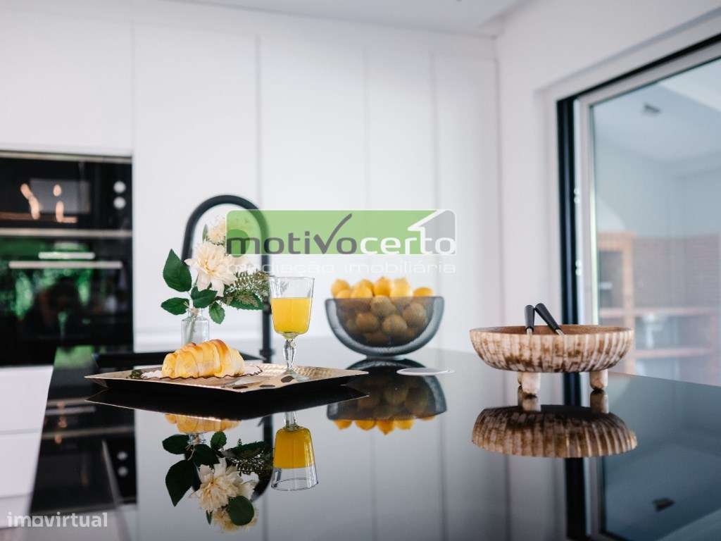 Moradia Térrea T4 com Piscina na Herdade da Aroeira. Elegância e Co...-4