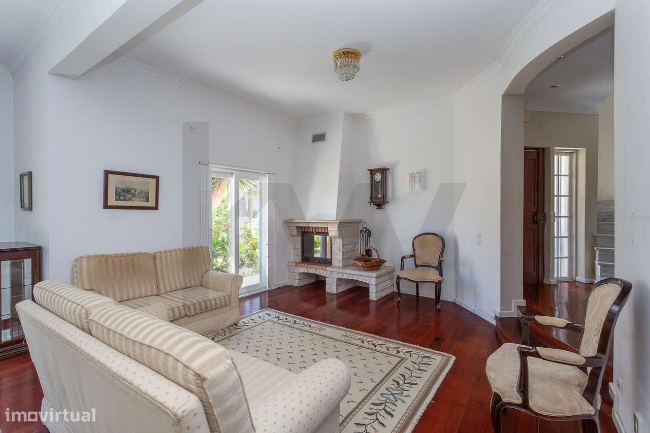 Moradia Isolada | 5 Quartos, Jardim, Garagem para 4 Carros-8