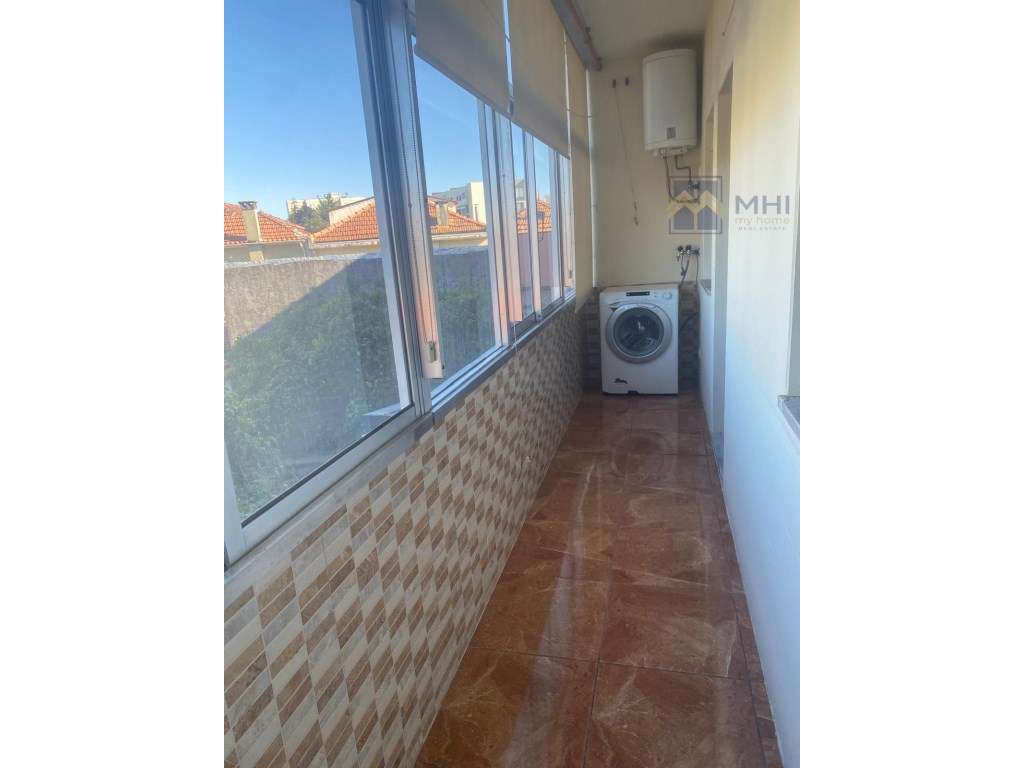 Apartamento T2 junto estação CP Valadares-5