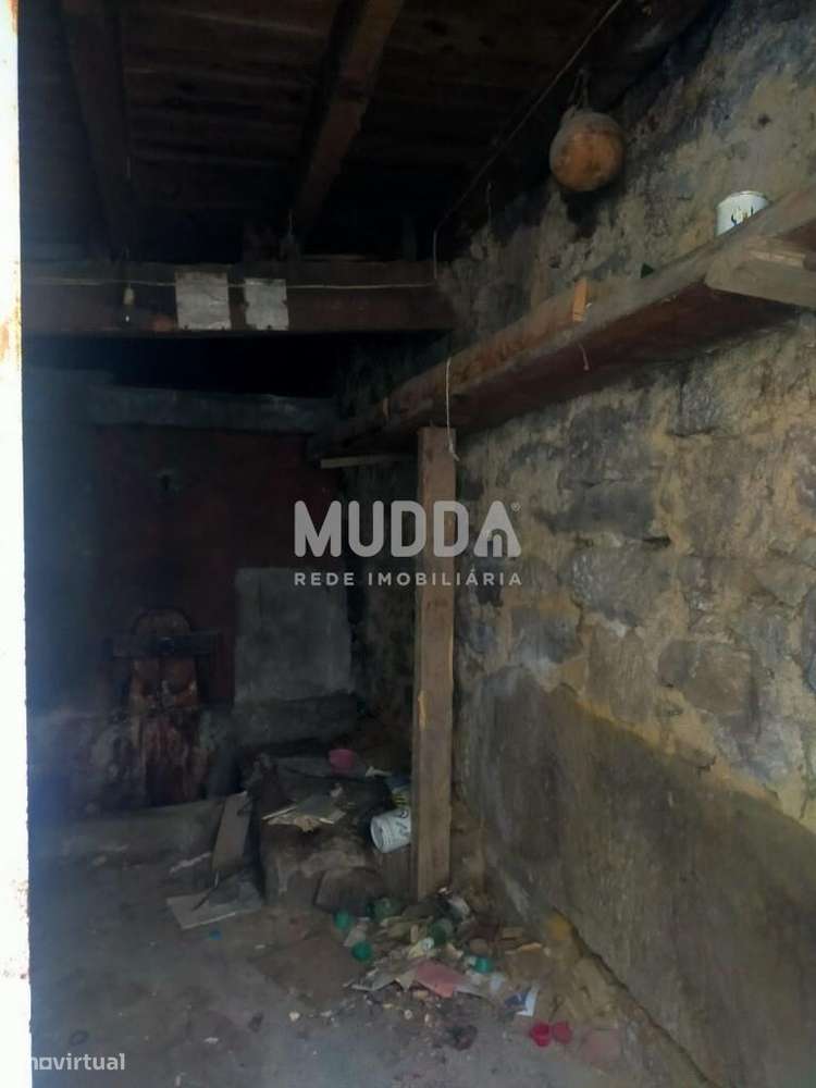 Duas moradias e uma garagem para venda em Gouveia-43