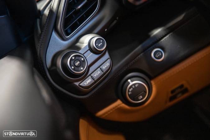 Ferrari 488 Spider - 32