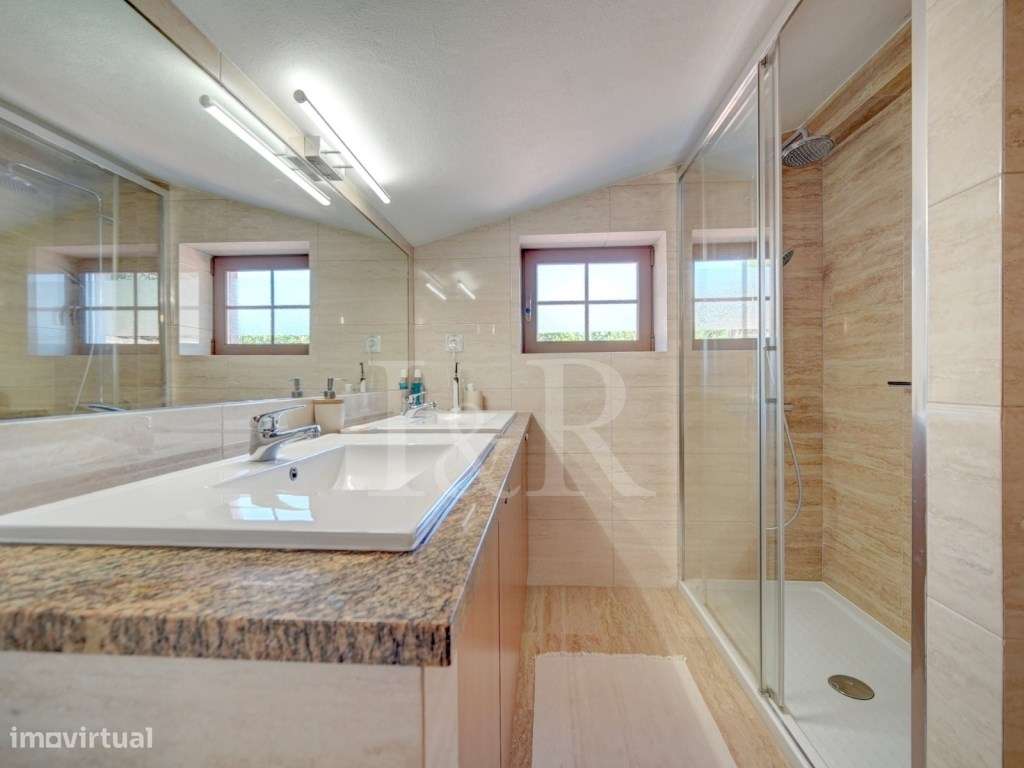 Moradia T2+3 com jardim e vista mar na Azóia, Sintra-34