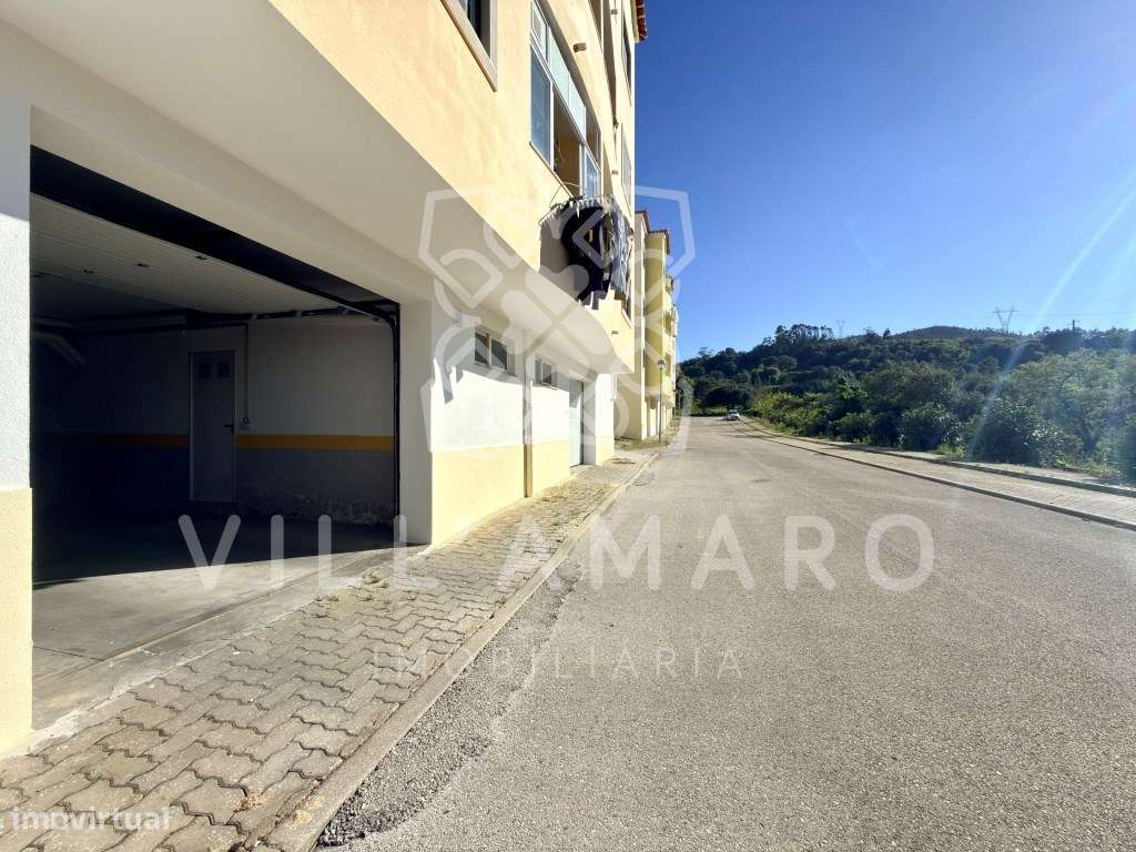 Apartamento T3 com Varanda, Arrecadação e Parqueamento-21