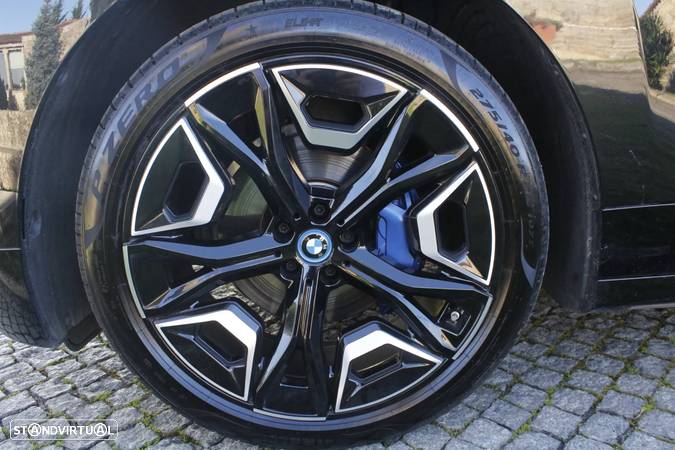 BMW iX xDrive 40 Pack Desportivo - 16