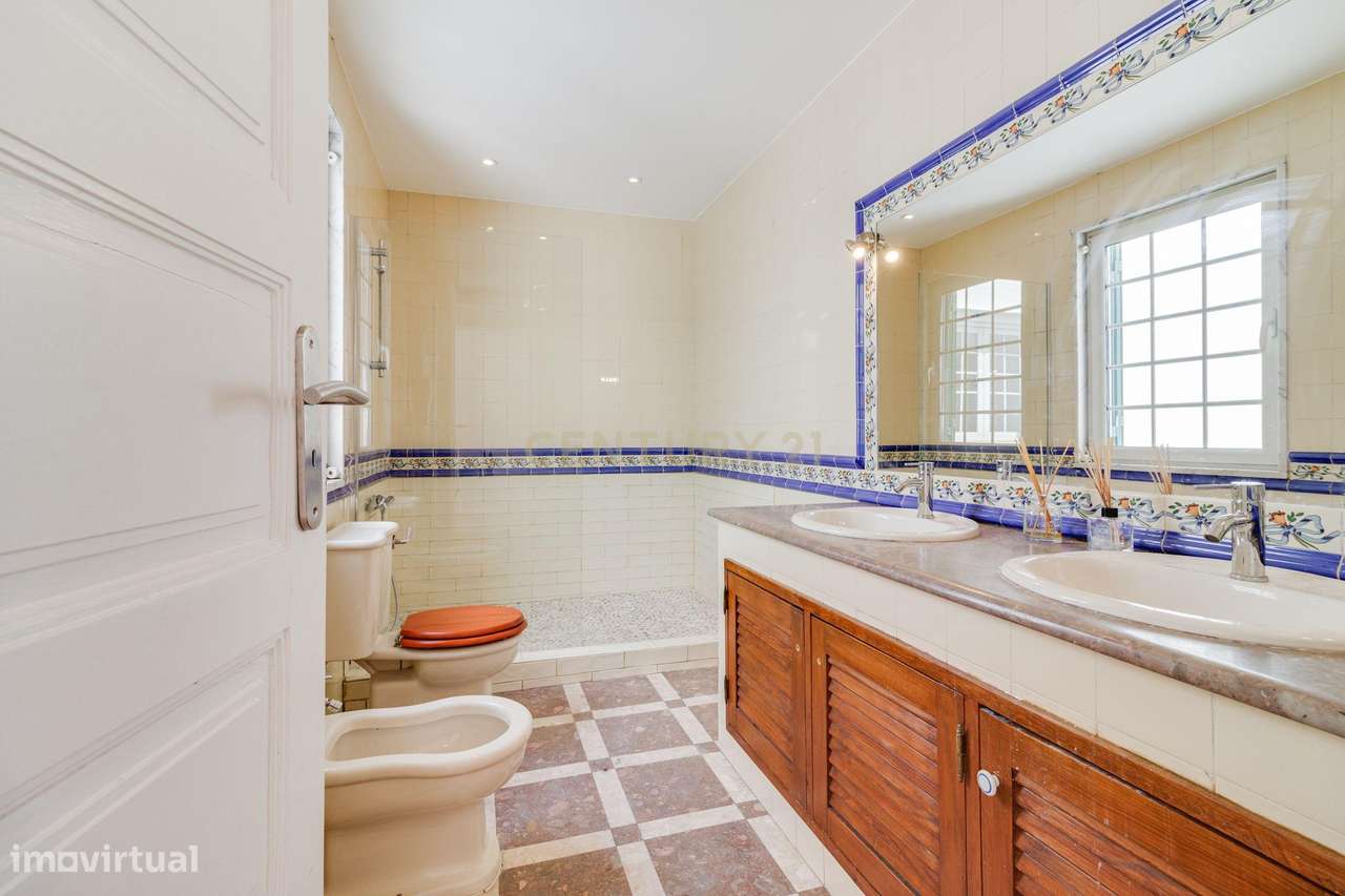Penthouse com terraço de 28m2 junto ao metro no Rato-30