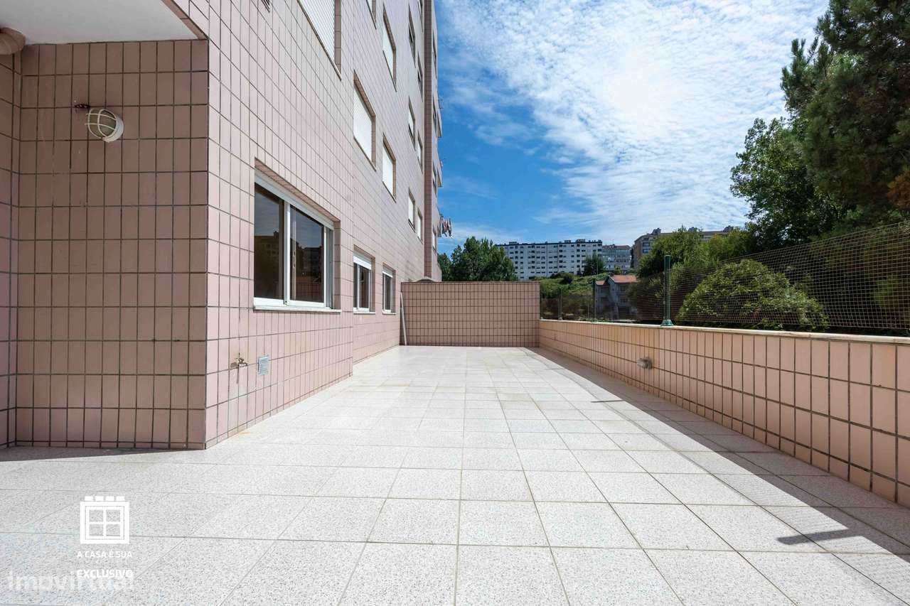 Apartamento T2+1 renovado c/excelente terraço em Oliveira do Douro-27