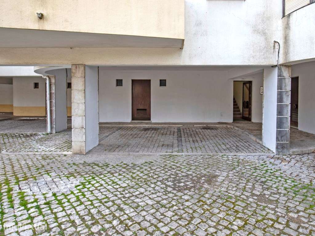 Excelente Apartamento T2 no centro de Santana-25