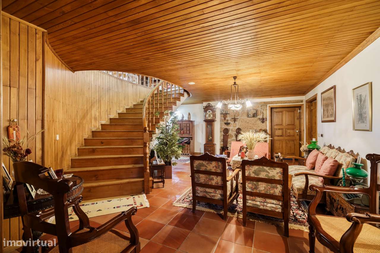 Moradia T5 em pedra em Vila Verde da Raia - Chaves-17