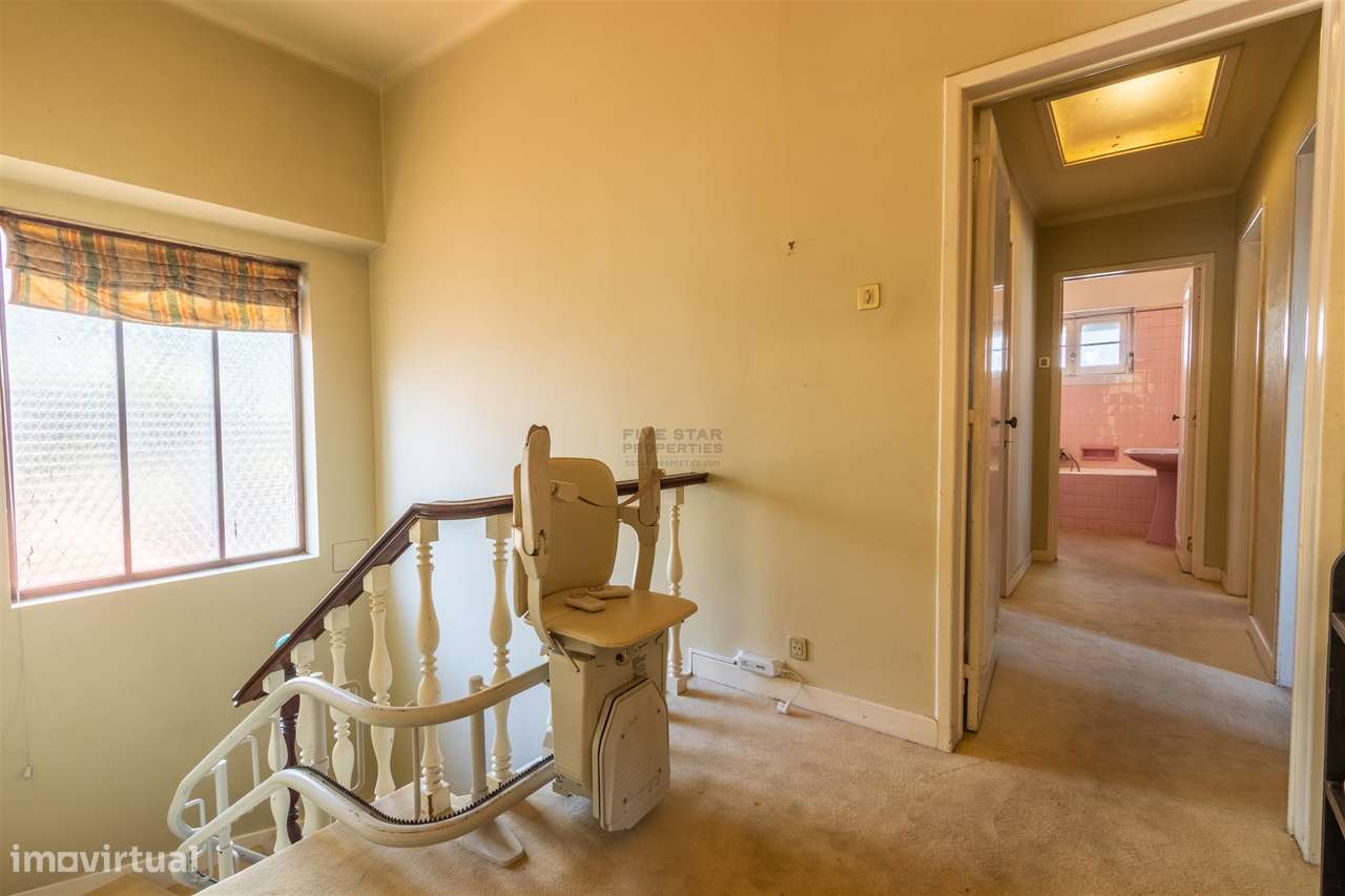 Moradia Estoril Cascais Vista Mar para renovar T6-24