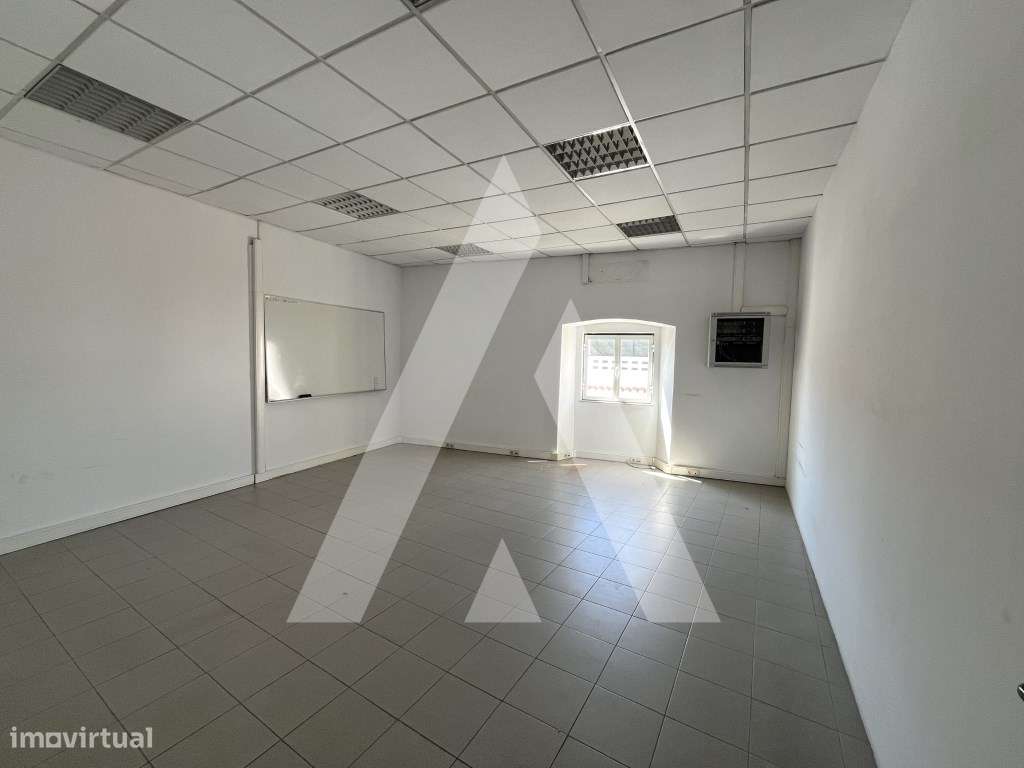 Edifício composto por Lojas e Escritórios no centro Histórico de Év...-16