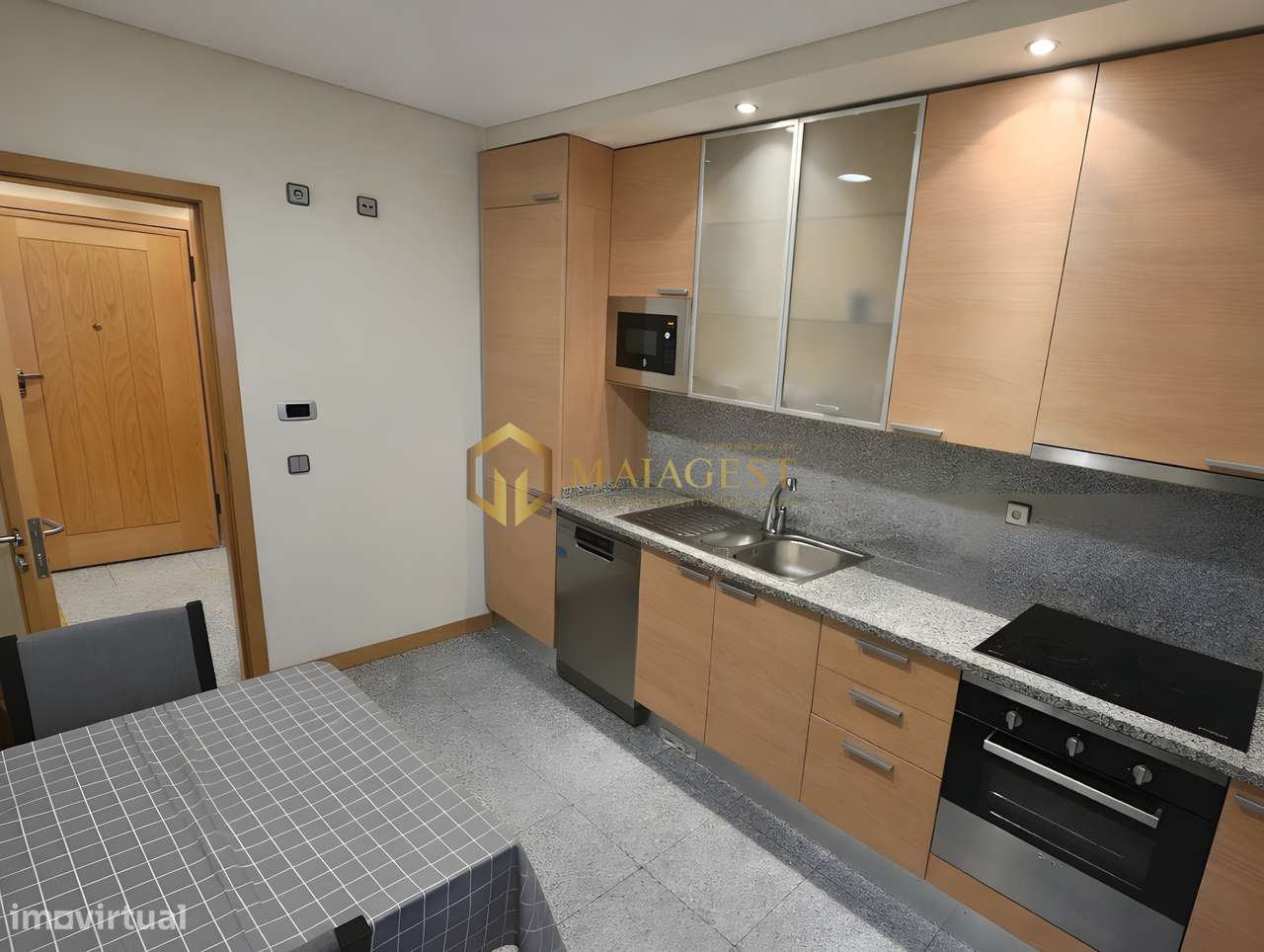 T2+1 como Novo com Varanda e Garagem no Centro de Rio Tinto - Grande imagem: 5/14