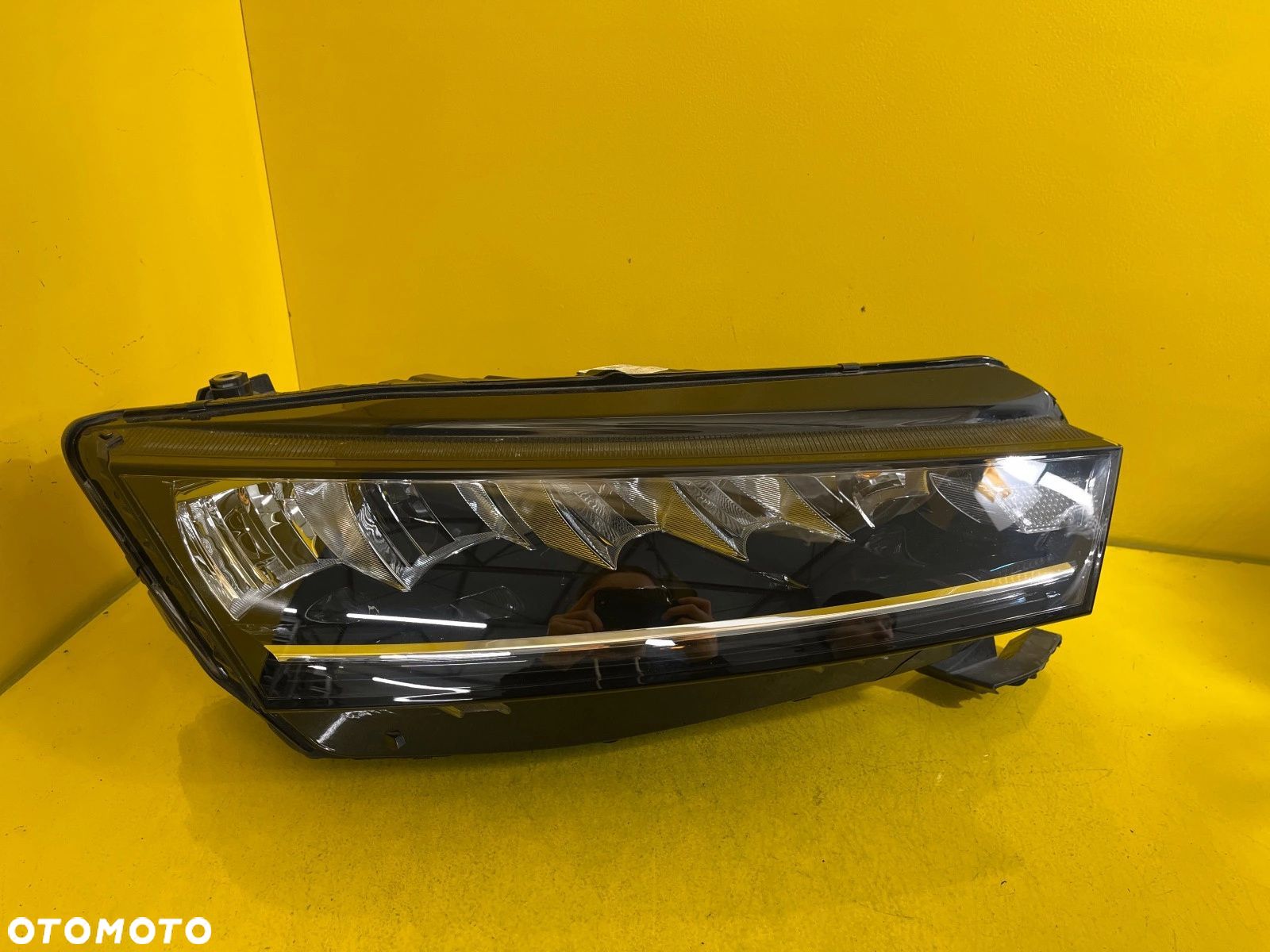 LAMPA PRAWA SKODA OCTAVIA IV FULL LED 5E4941016 - 1