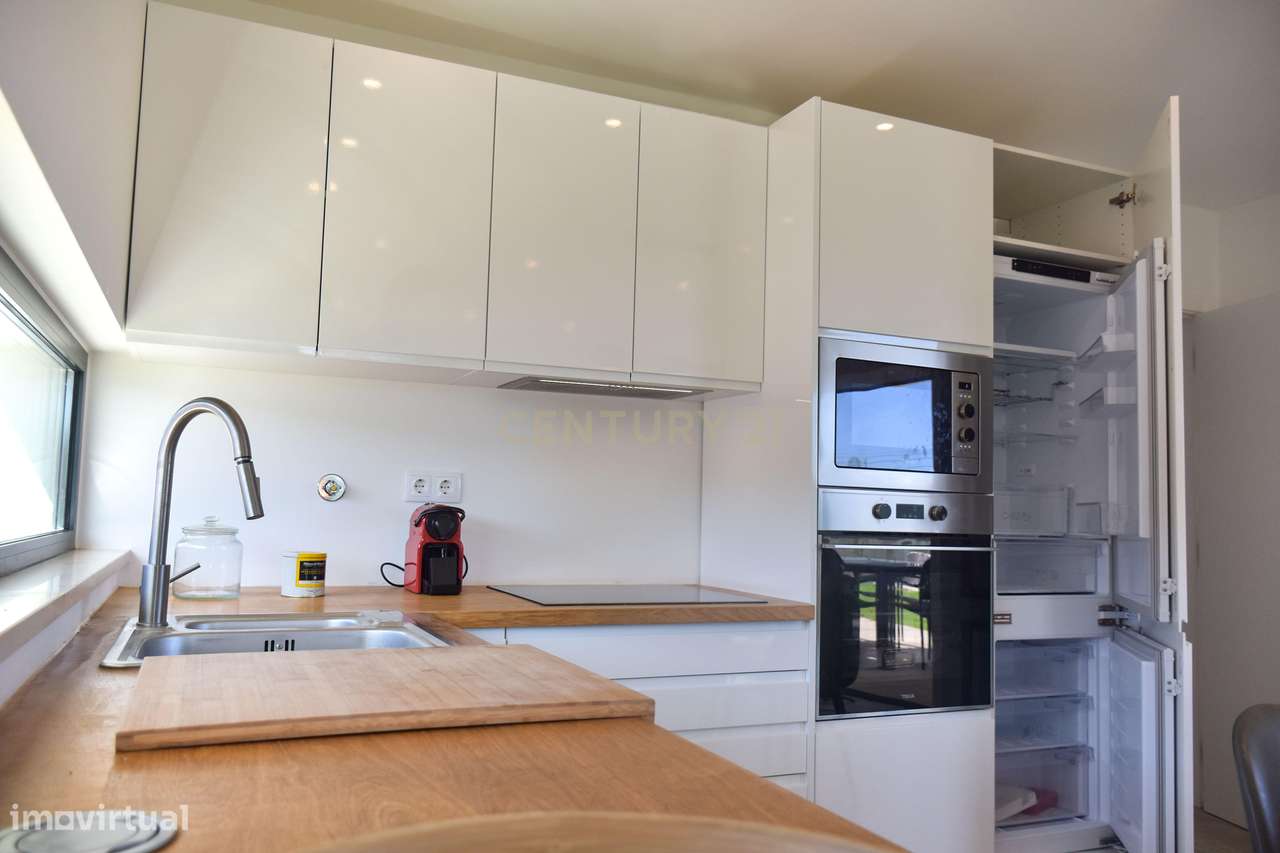 Luxo e Tranquilidade em Sagres: Uma Moradia Contemporânea à espera de-27