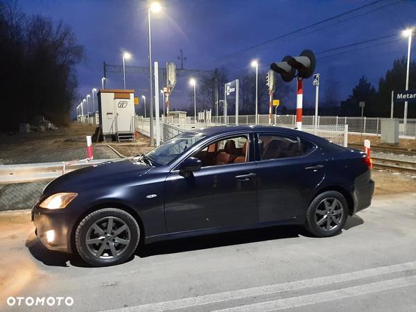 Lexus IS 220d F-Sport - 36