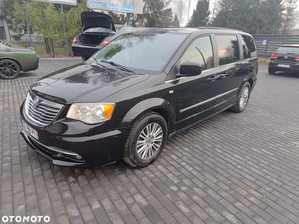 Lancia Voyager 2.8CRD Platinum 2012