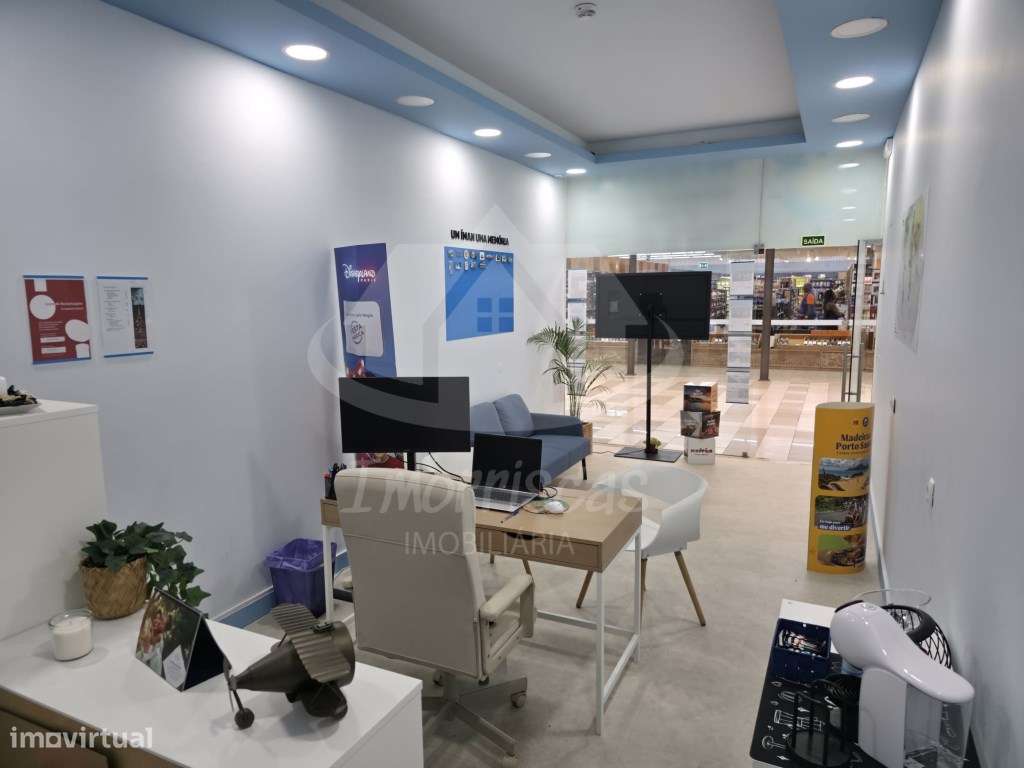 Loja de agência de viagens com RNAVT para trespasse na Bobadela - Grande imagem: 3/10