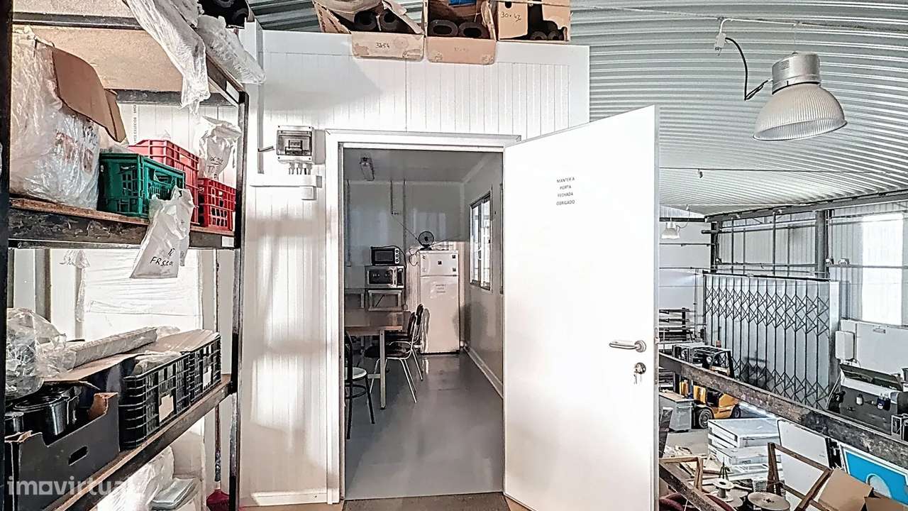 Armazém Industrial com Potencial de Expansão | Sintra-0