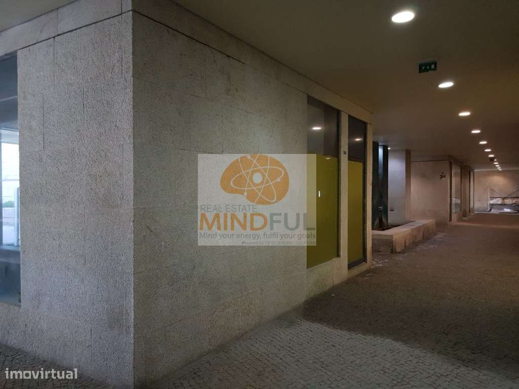 Para Investidores! Venda de Loja Renovada Arrendada por 10 anos, r/...-12