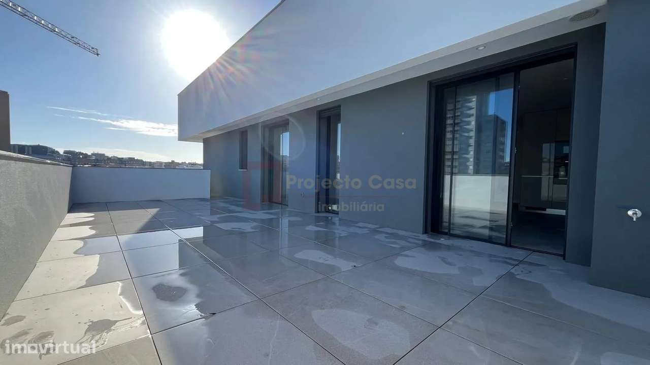 Apartamento T3 Novo com Terraço junto ao Metro-12