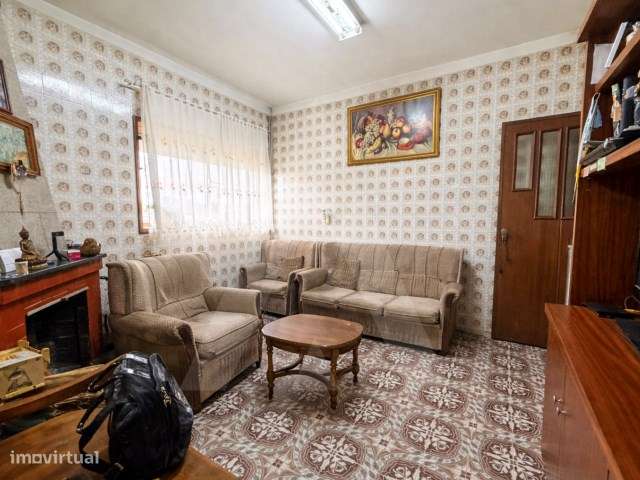 Moradia T3 na Branca com jardim excecional com grande potencial - Grande imagem: 2/17