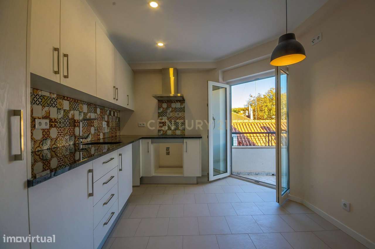 Apartamento T3 com parqueamento frente ao Parque D. Carlos I - Grande imagem: 3/19