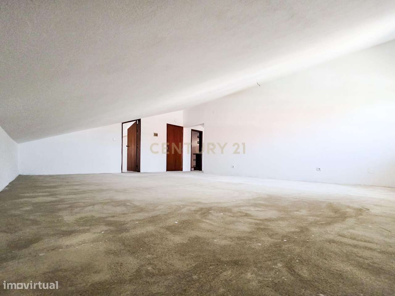 Moradia T3 + Loja em Fernão Ferro, Seixal - Oportunidade Única!-48
