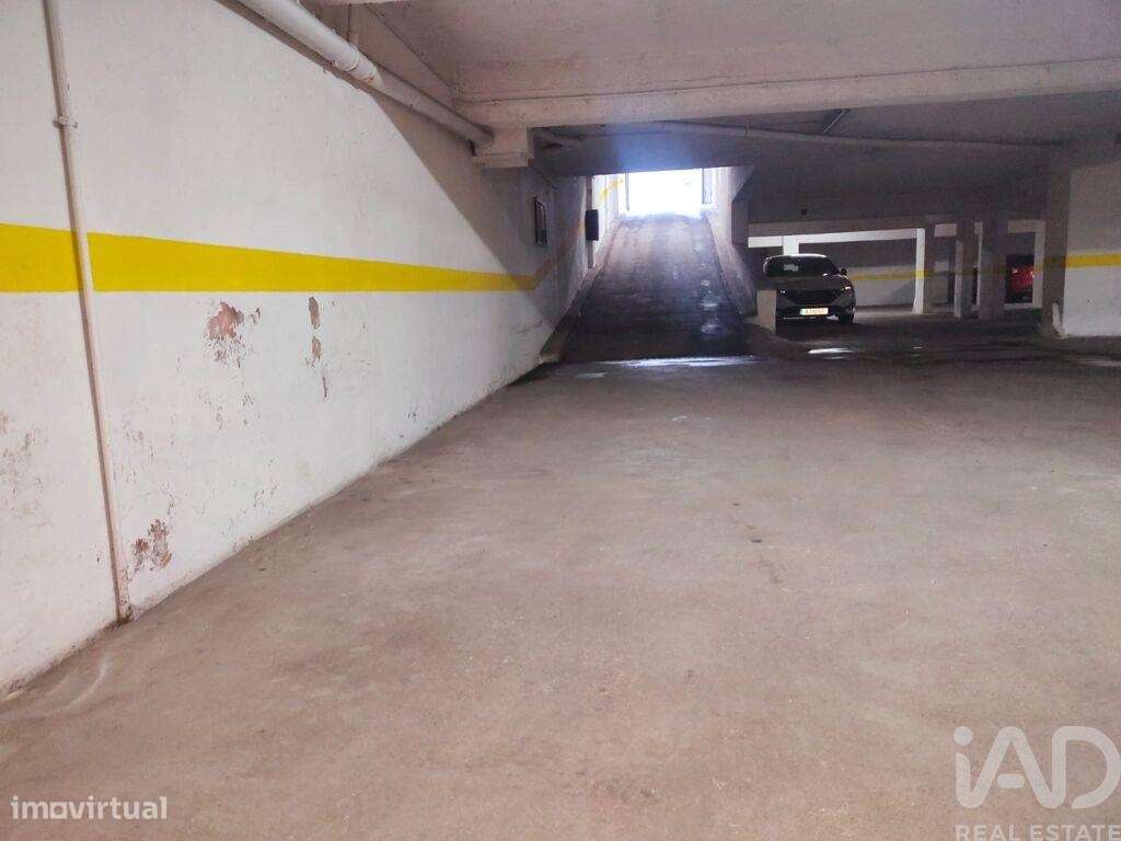 Garagem em Caldas da Rainha - Nossa Senhora do Pópulo, Coto e São Greg - Grande imagem: 4/9