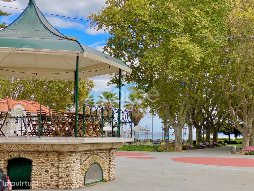 Espaço recente, com esplanada no coreto do jardim; totalmente remod... - Grande imagem: 3/10