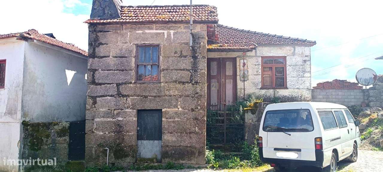 Belíssima moradia centenária de pedra com três quartos em Santa Marinh - Grande imagem: 4/35