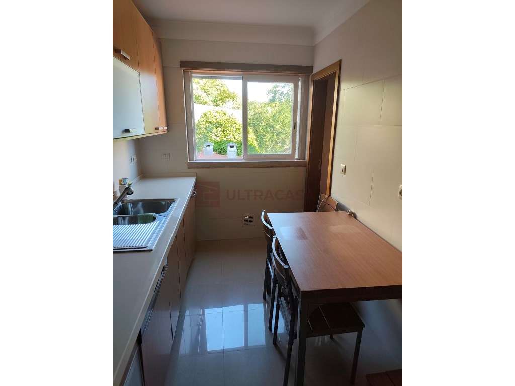 Vende-se Moradia V4 renovada com terraço, churrasqueira e horta a 5...-5