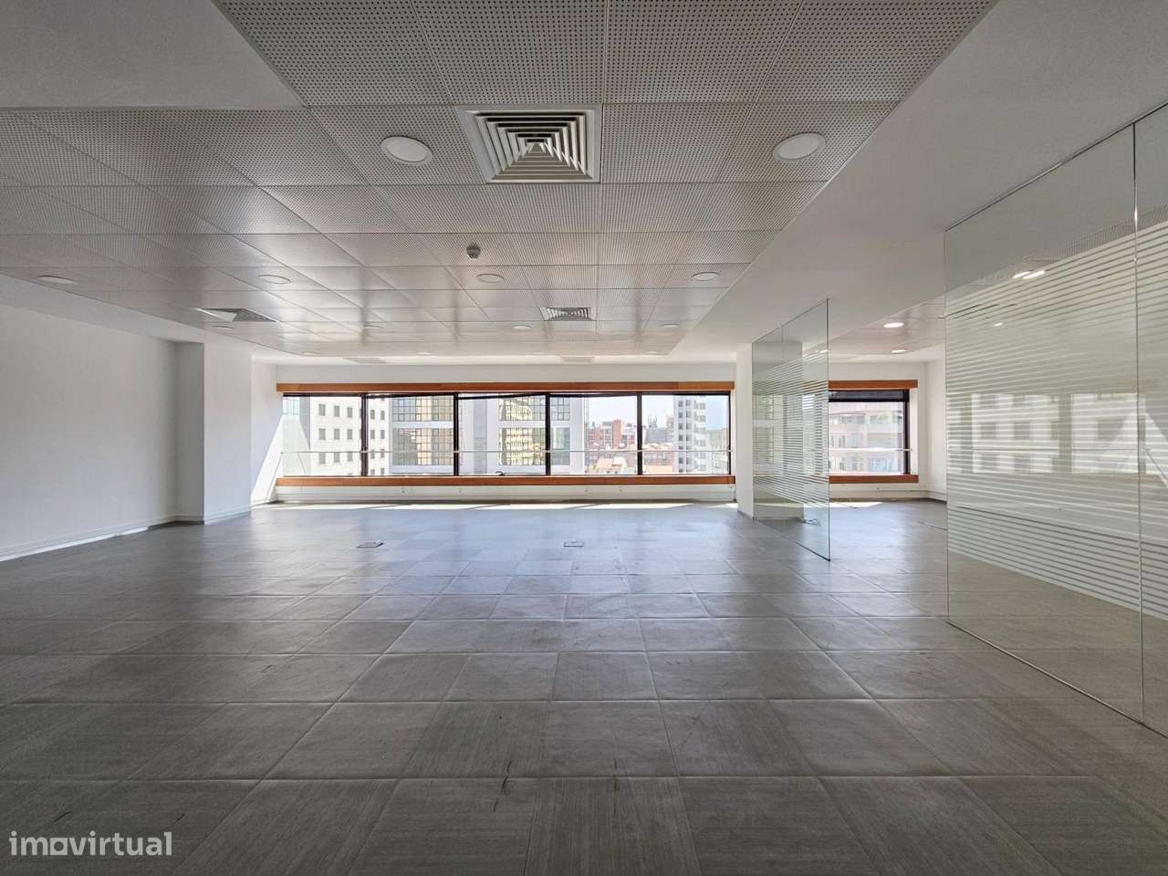 Escritório Lisboa Arrendamento | 362 m2 |  Ed. Soeiro Pereira Gomes - Grande imagem: 2/24