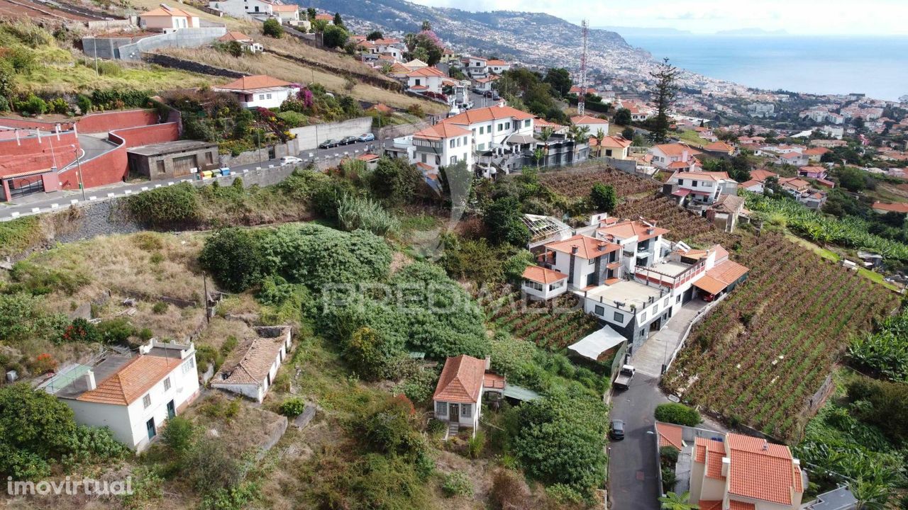 Terreno com 1180m2 no Funchal.