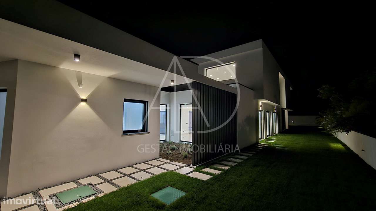 Moradia, 367 m², Corroios-32