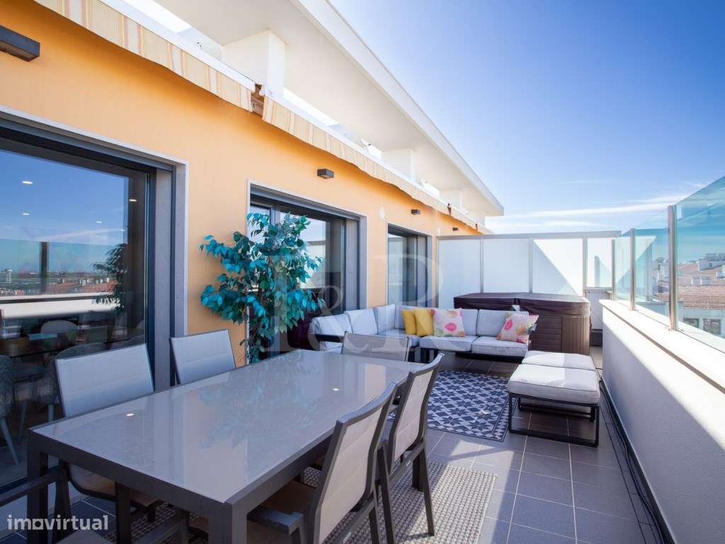 Apartamento T4 duplex com terraço e garagem no Montijo-8