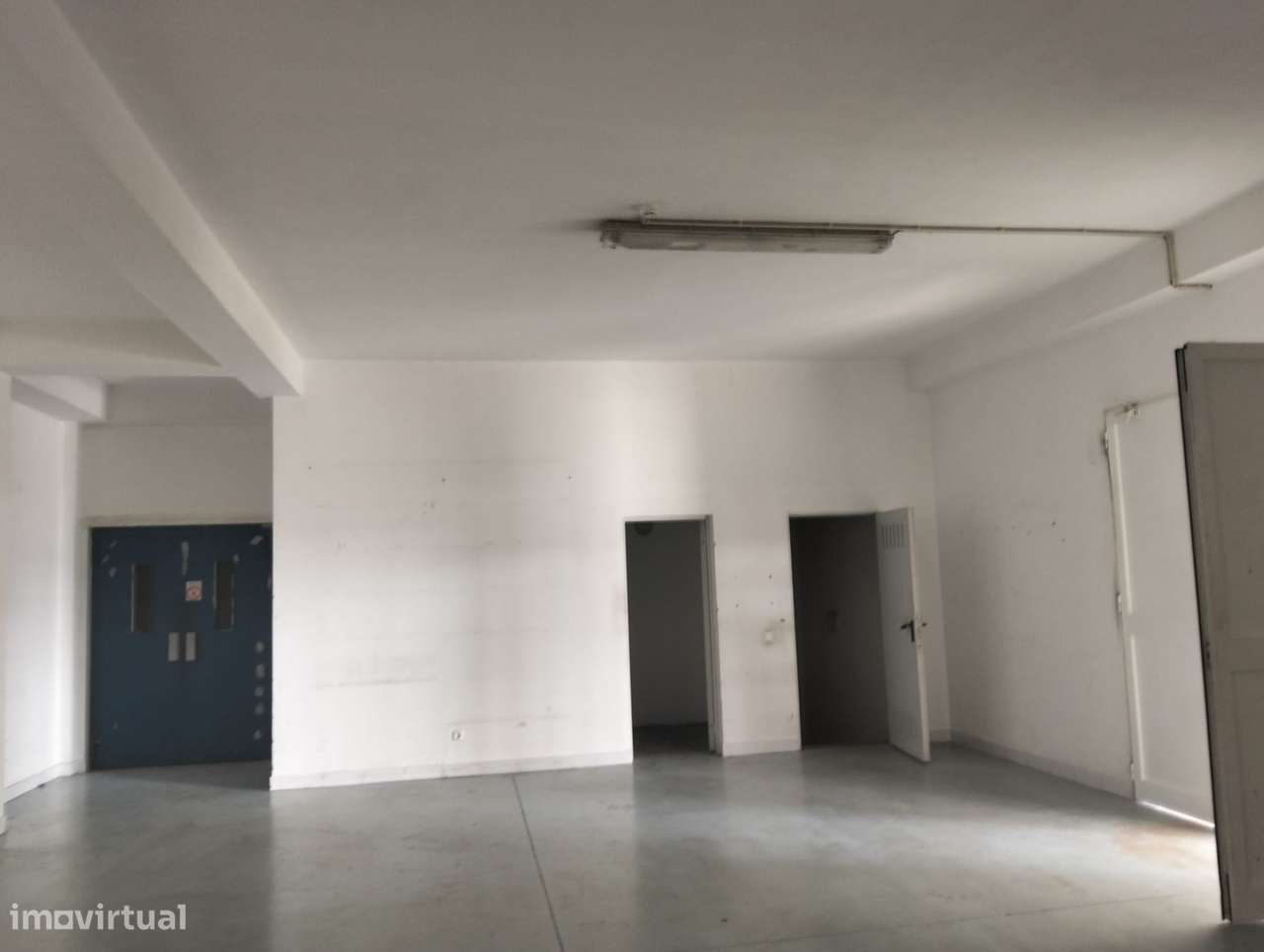 Armazém para venda na zona industrial do Pateiro, Parchal, Lagoa. - Grande imagem: 4/14