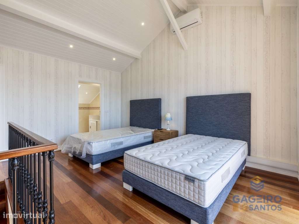 Apartamento Único com Charme Histórico e Conforto Moderno a Passos ...-31