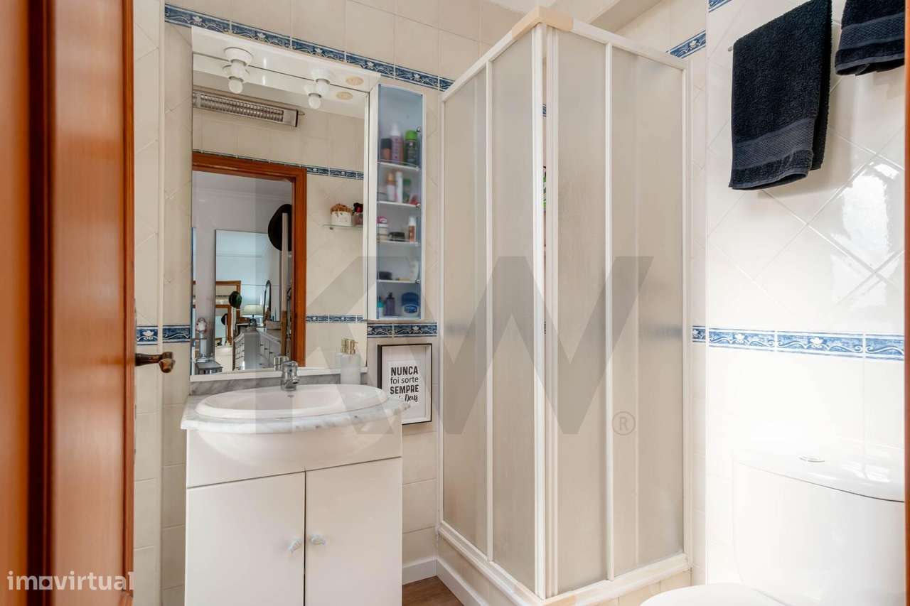 Apartamento T3, com Suíte, Arrecadação e Lugar de Garagem - Palhais, B-23