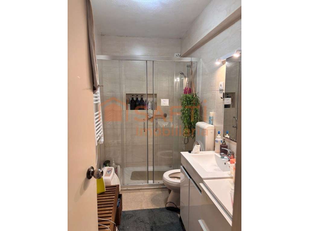 Moradia T5 com Piscina + Garagem para 3 Carros Oportunidade Imperdível-8