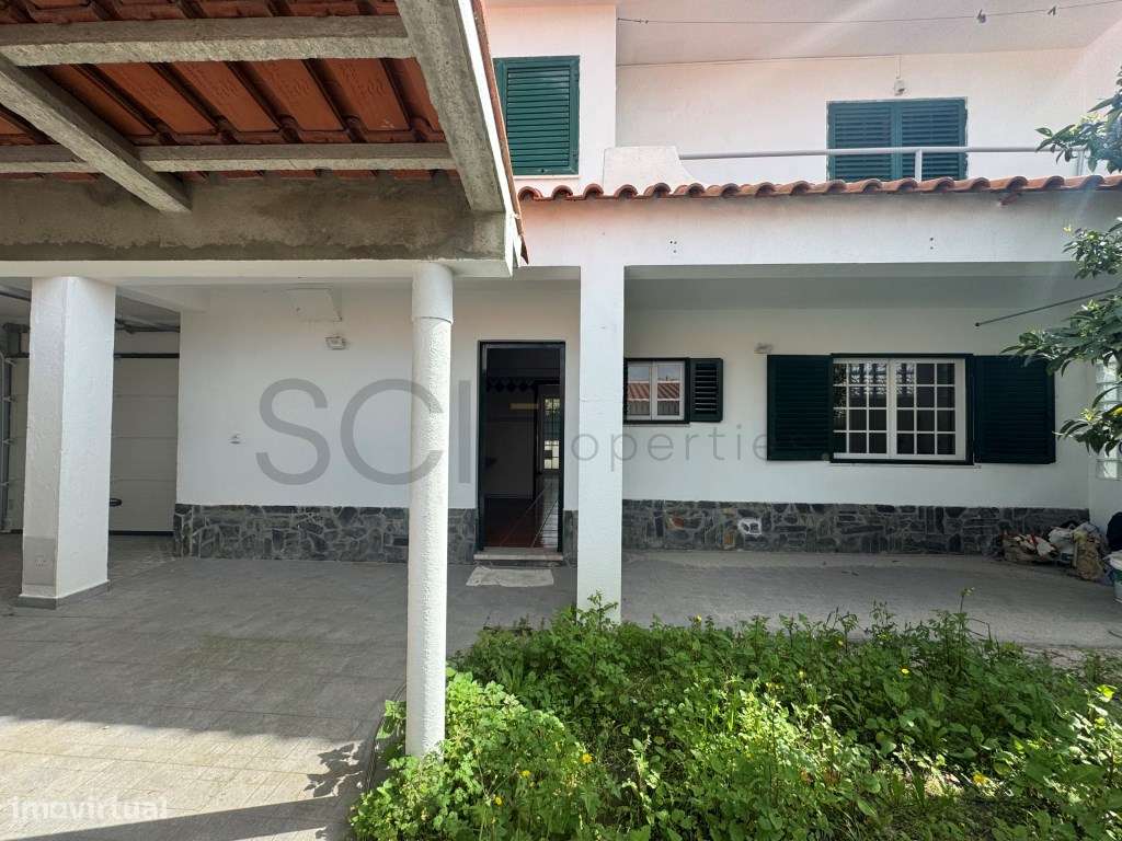 Moradia T4 Belverde com Barbecue e Garagem para Arrendamento - Grande imagem: 5/28