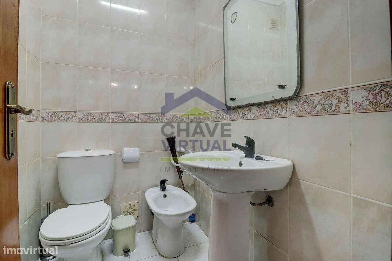 Apartamento T3 com Marquise e Varanda - Centro Caldas da Rainha-15